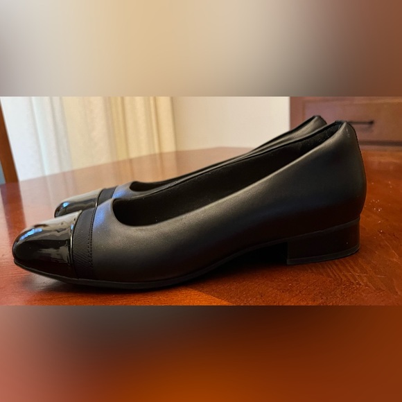 Clarks "Ultimate Comfort" low heeled ballet flats black leather Size 7.5 W - Picture 4 of 8